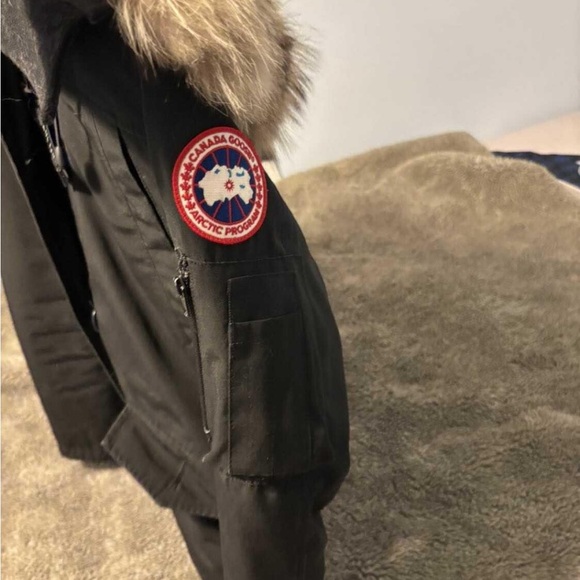 Canada Goose Black Puffer Jacket with Fur Trim - Picture 1 of 5